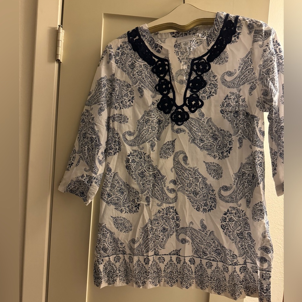 Liz Claiborne Size M Navy & Off White Top